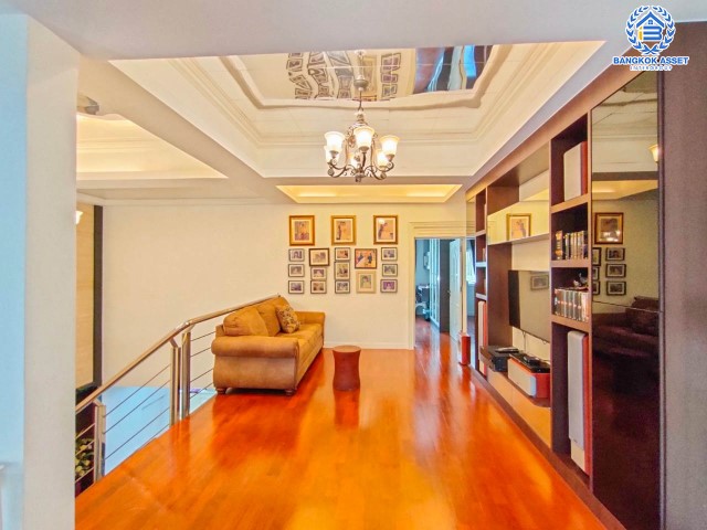 *****บ้านเดี่ยวมือสองย่านกรุงเทพฯ ม.เอ็นริช พาร์ค กาญจนาภิเษก หลังมุม เนื้อที่กว้างเกือบ 263 ตร.ว. ฟังก์ชัน 3 ห้องนอน 4 ห้องน้ำ ที่จอดรถ 4 คัน บ้านหลังใหญ่ ตกแต่งพร้อมอยู่ พื้นที่รอบบ้านกว้างขวาง โครงการอยู่ติดถนนกาญจนาภิเษก เดินทางสะดวกด้วยรถไฟฟฟ้าสายสีน้ำเงิน "สถานีหลักสอง" จองเลย!